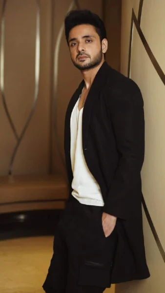 Adnan Khan Shirtless 5