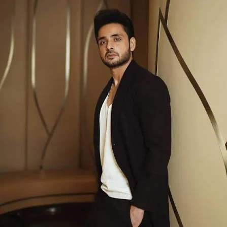 Adnan Khan Shirtless 9