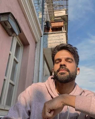 Adnan Malik Shirtless Adnan Malik Shirtless