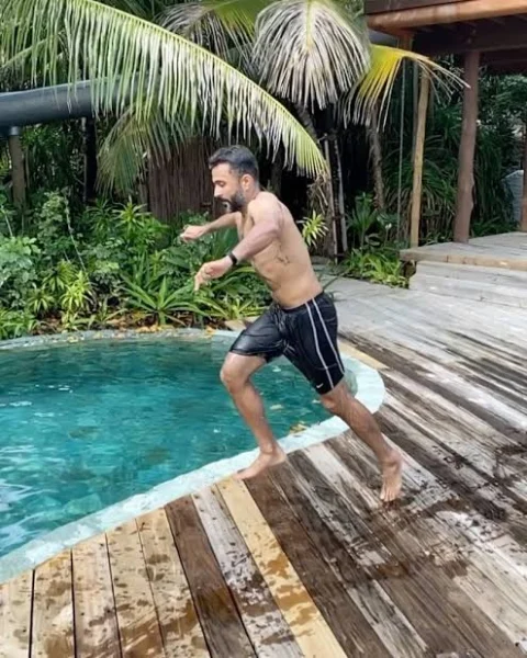 Anand Ahuja Shirtless 3