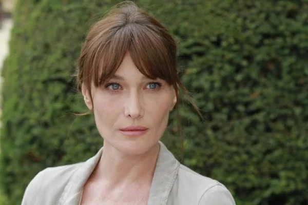 Carla Bruni Family 4